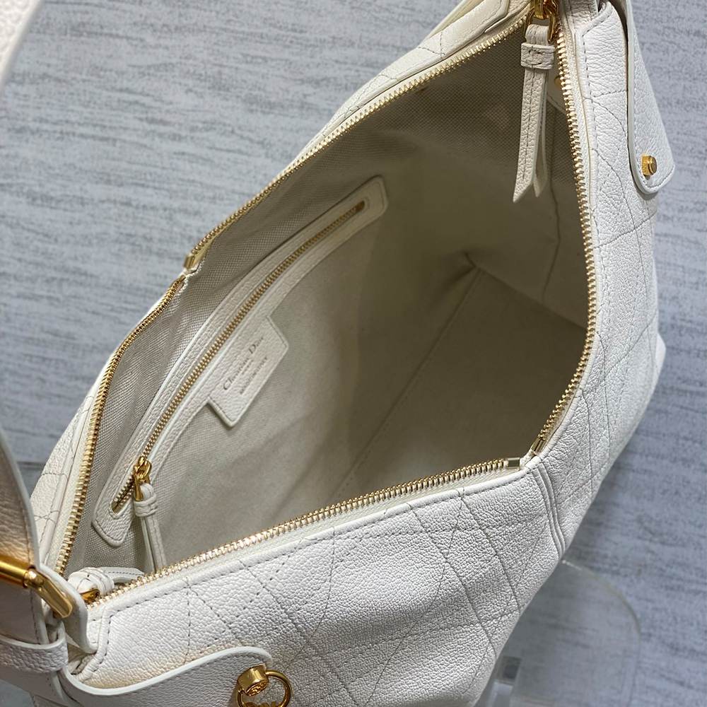 Dior Medium Dior Voyage Bag(high-end grade)