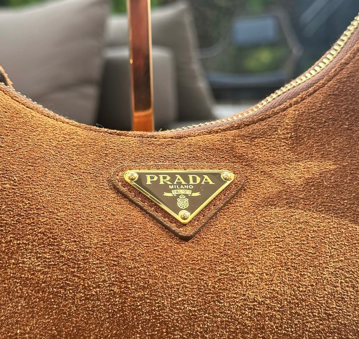 Bolsa Prada Re-Edition Mini Camurça