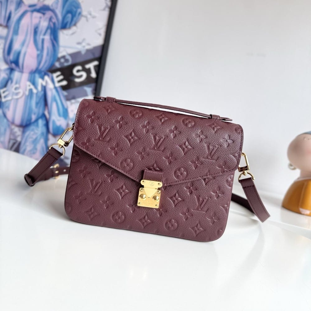 Louis Vuitton Pochette Métis