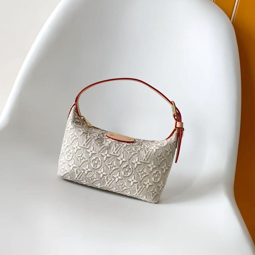 Louis Vuitton Pochette Hills