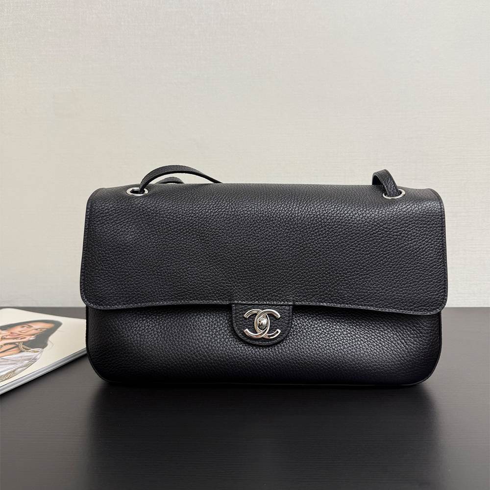 Chanel Maxi Flapbag Small
