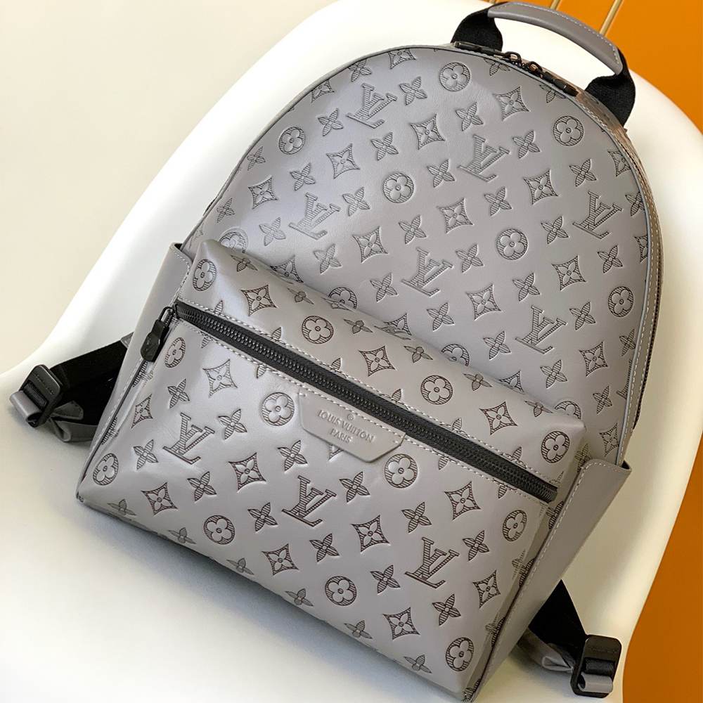 Louis Vuitton Discovery PM