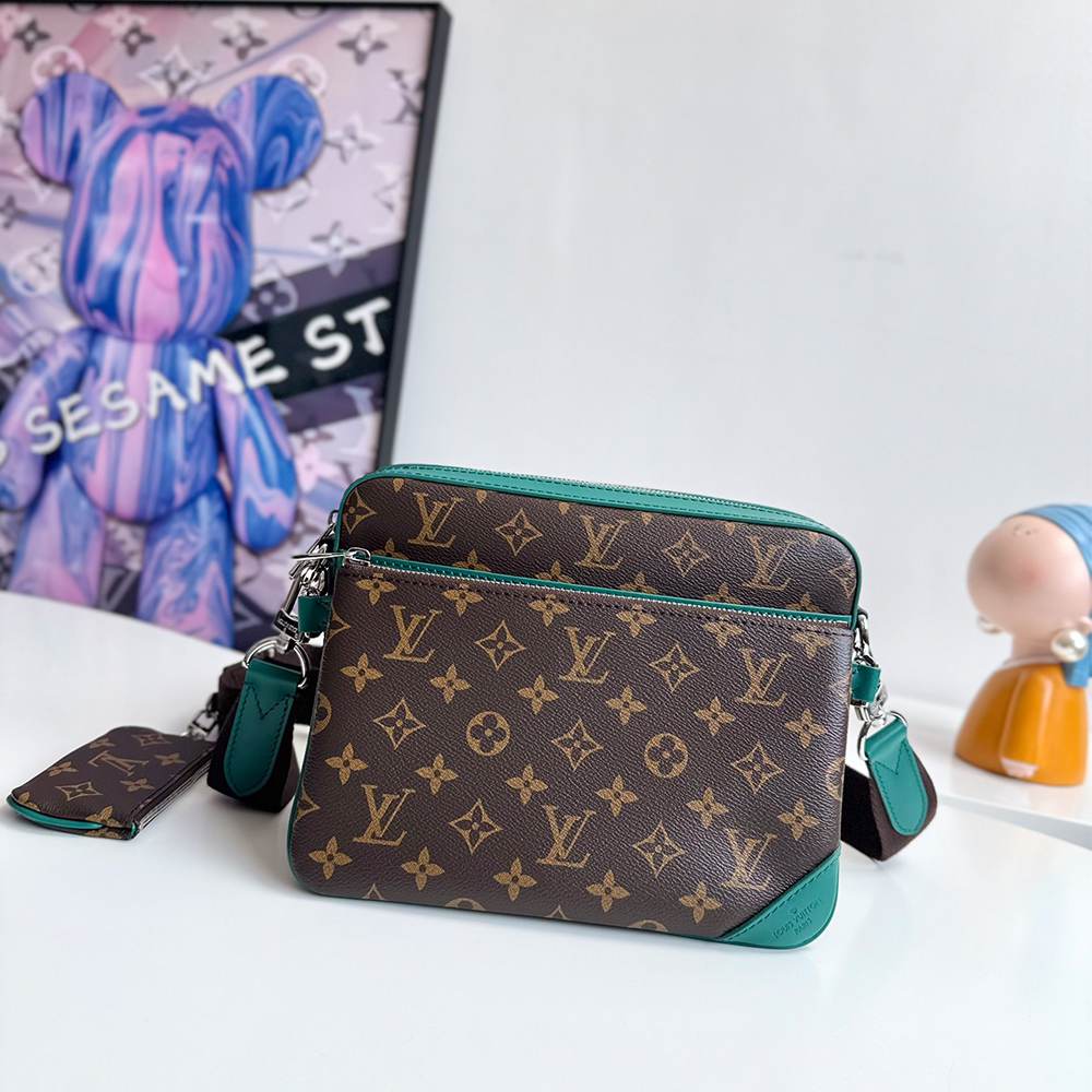 Louis Vuitton Trio Messenger