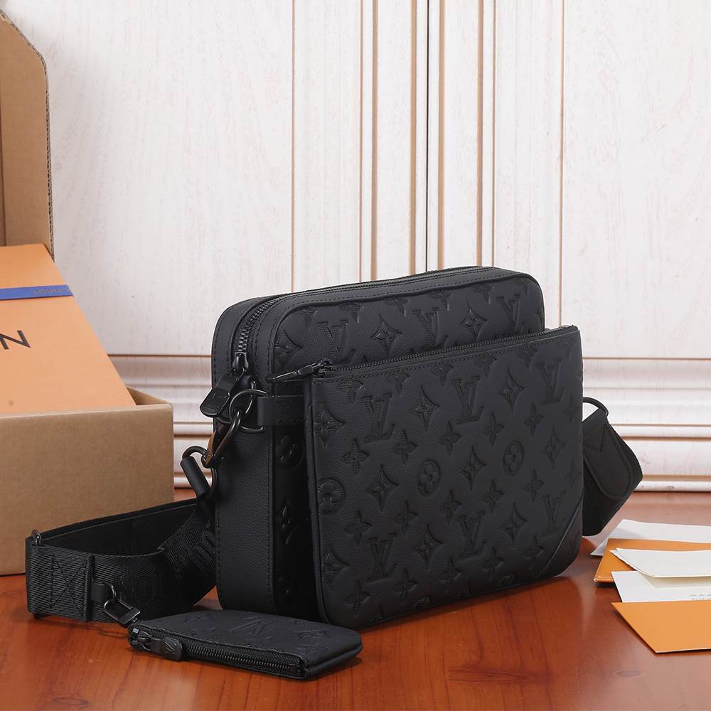 Louis Vuitton Trio Messenger
