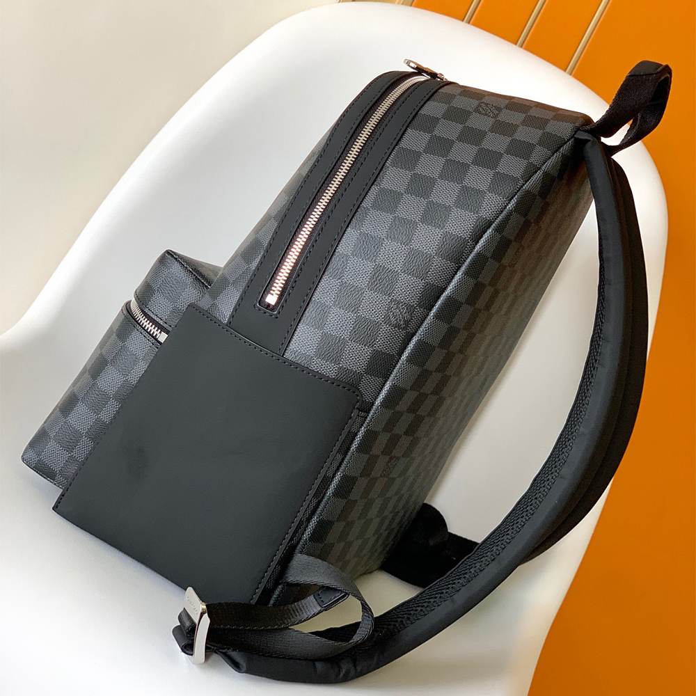 Louis Vuitton Discovery PM