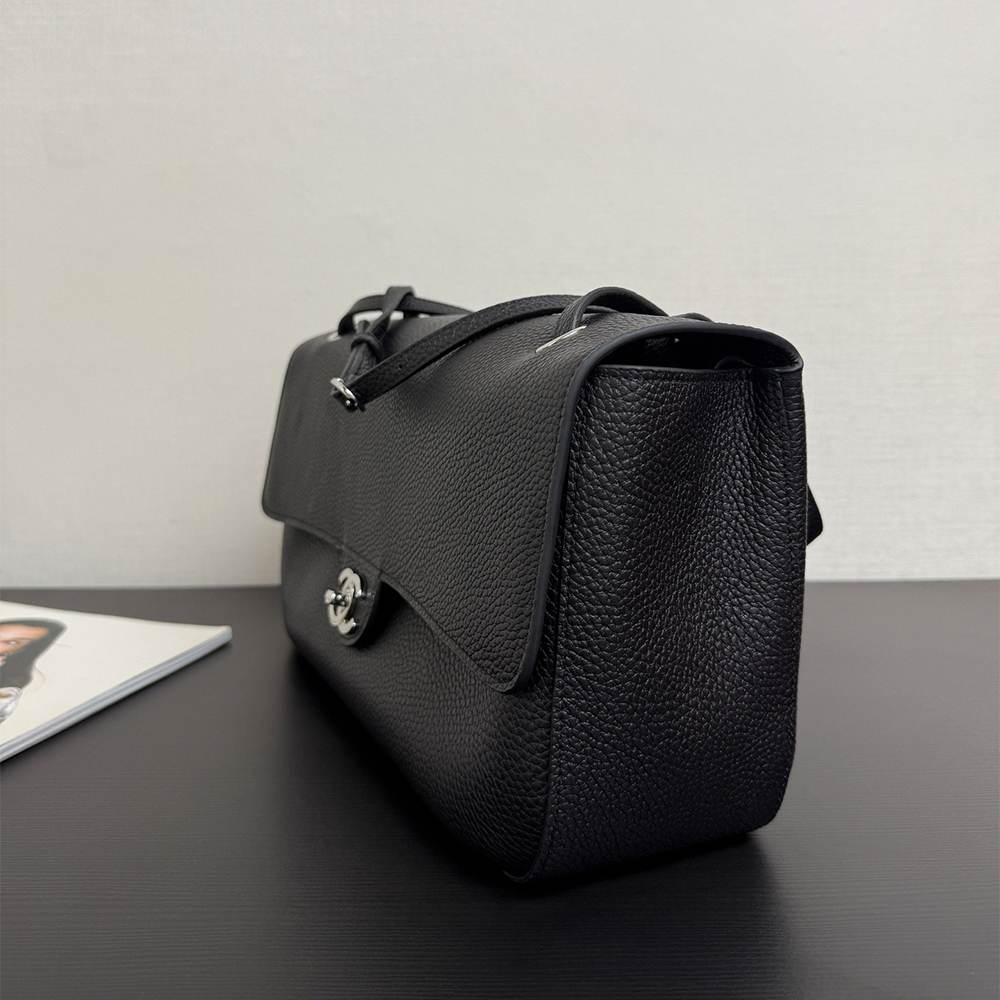 Chanel Maxi Flapbag Small