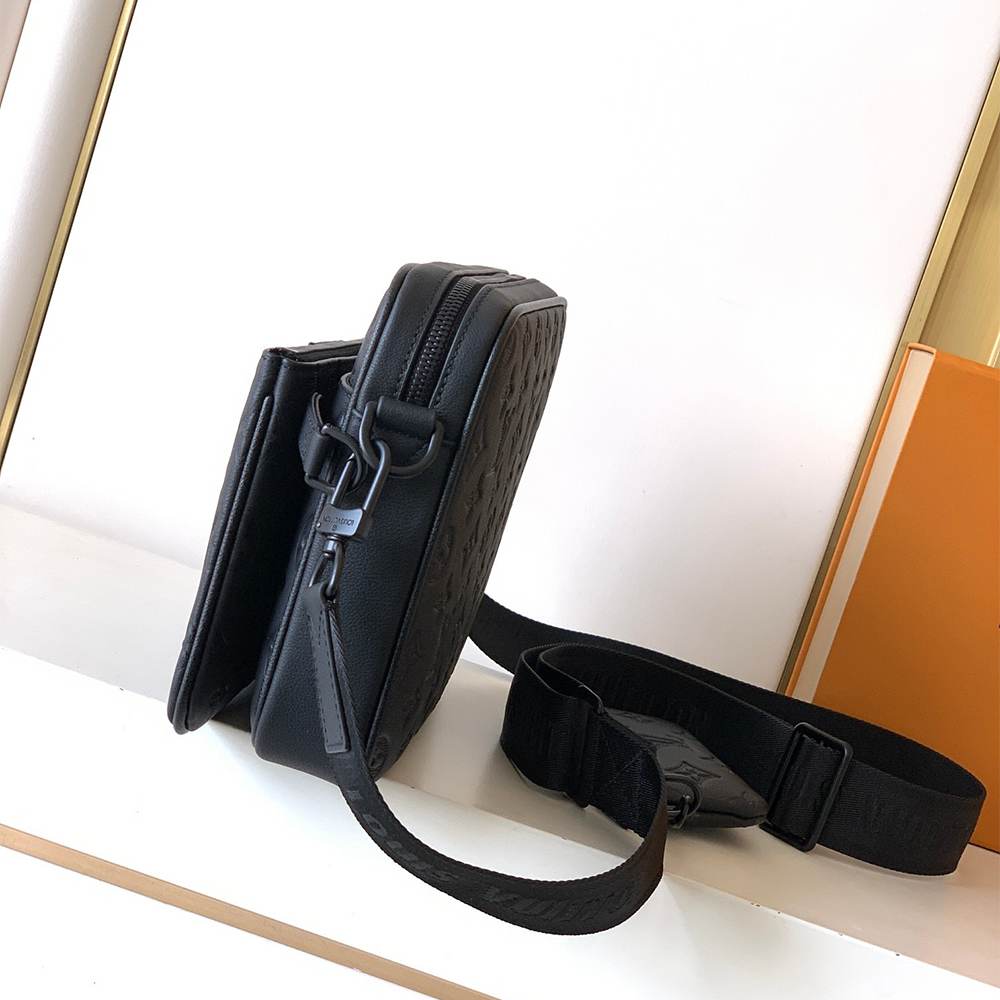 Louis Vuitton Trio Messenger