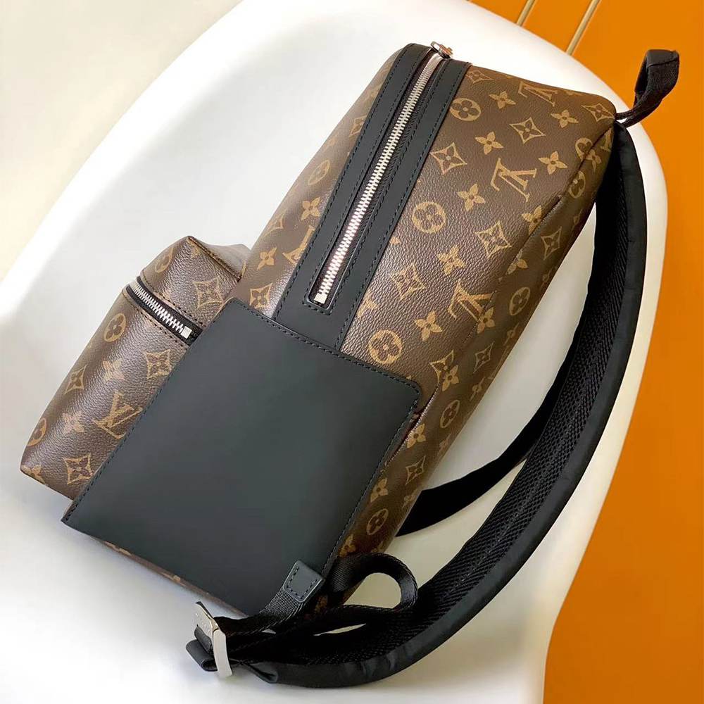 Louis Vuitton Discovery PM
