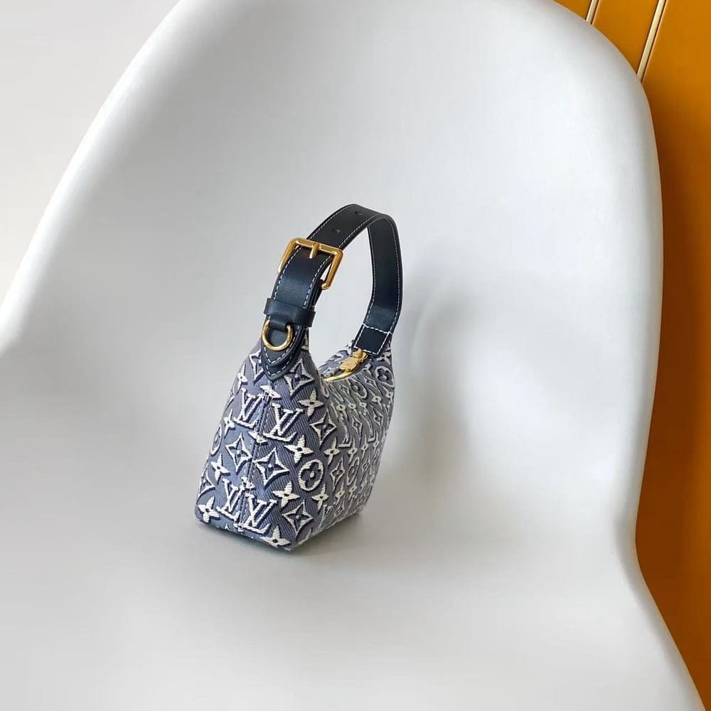 Louis Vuitton Pochette Hills