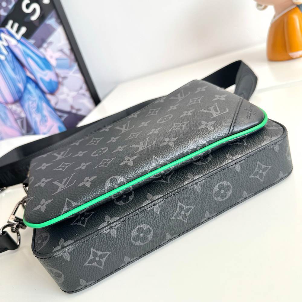 Louis Vuitton Trio Messenger