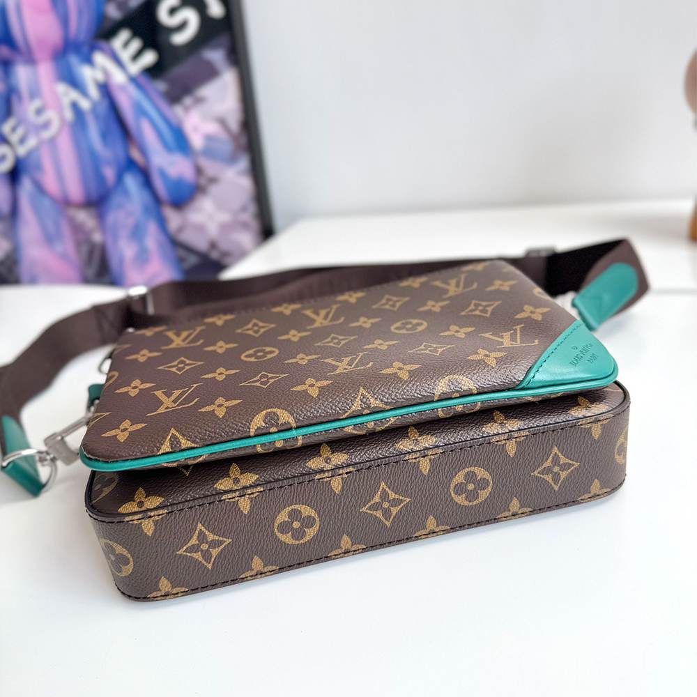 Louis Vuitton Trio Messenger