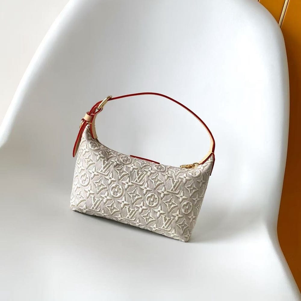 Louis Vuitton Pochette Hills