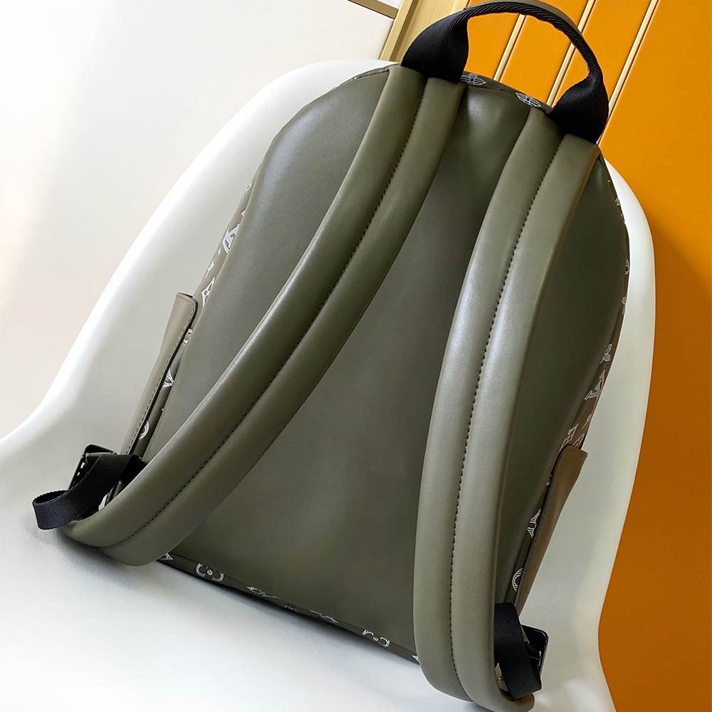 Louis Vuitton Discovery PM