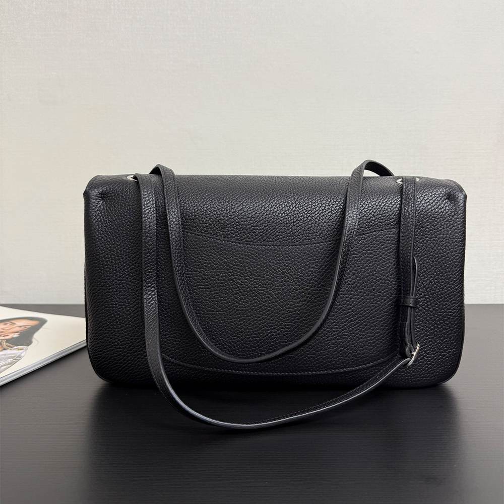 Chanel Maxi Flapbag Small