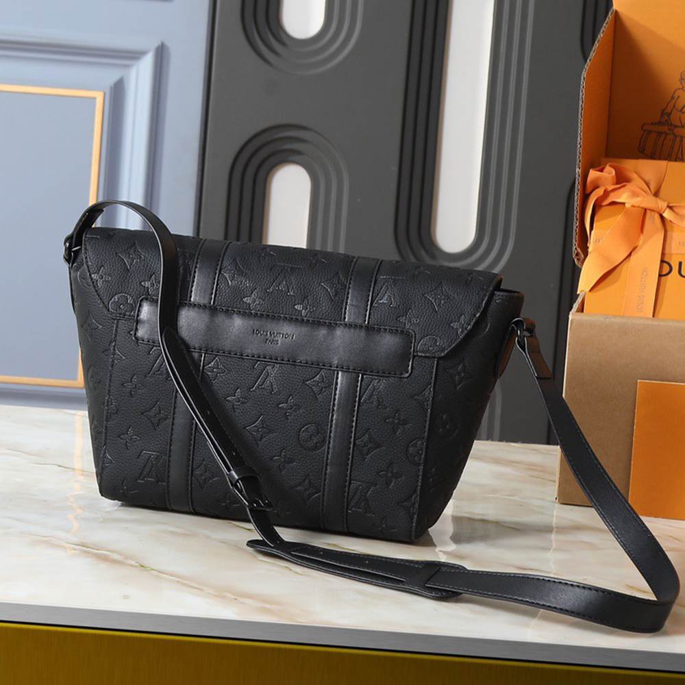 Louis Vuitton Christopher Messenger