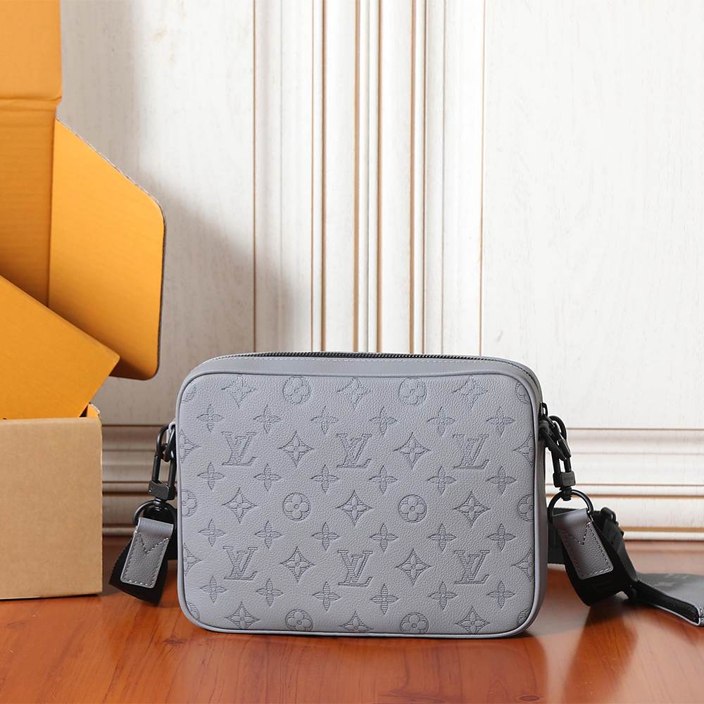 Louis Vuitton Trio Messenger