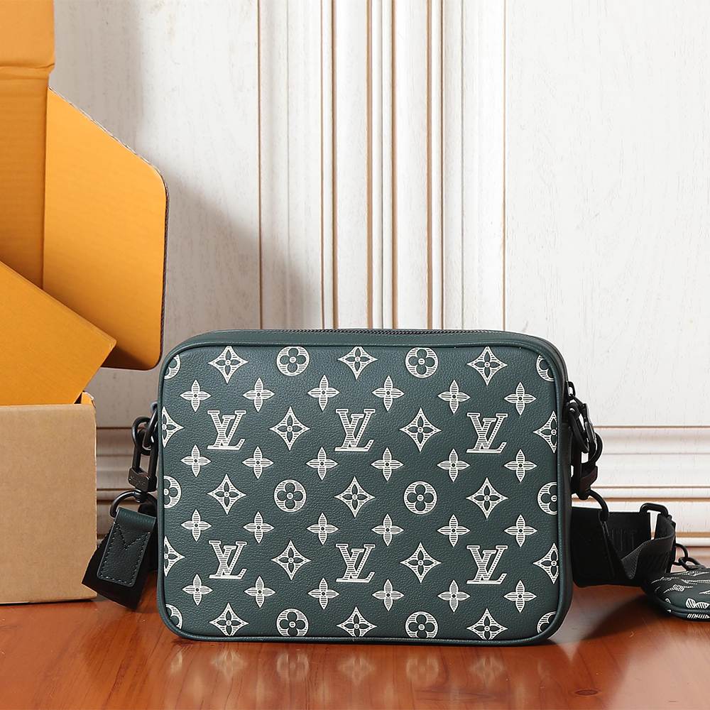 Louis Vuitton Trio Messenger