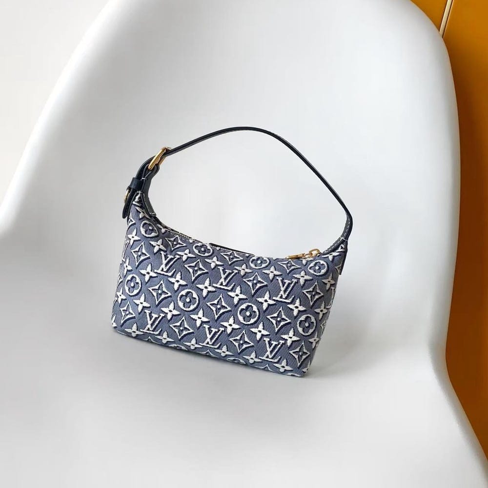 Louis Vuitton Pochette Hills