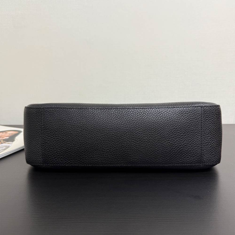 Chanel Maxi Flapbag Small