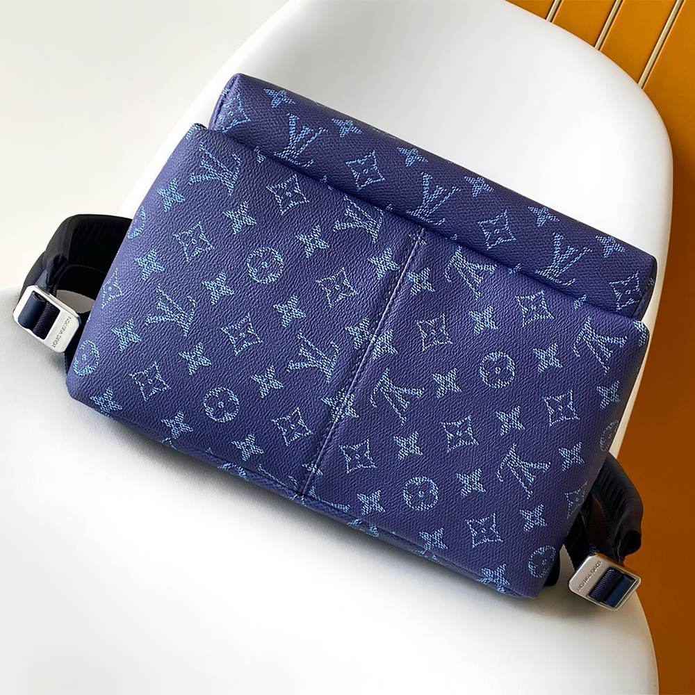 Louis Vuitton Discovery PM