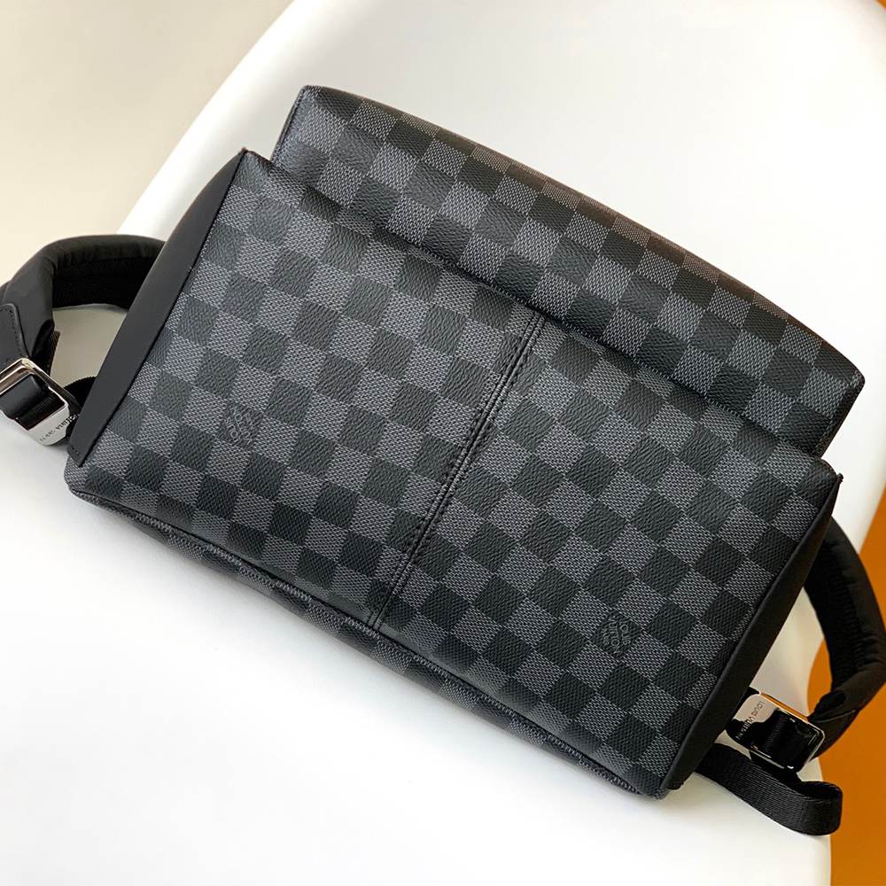 Louis Vuitton Discovery PM