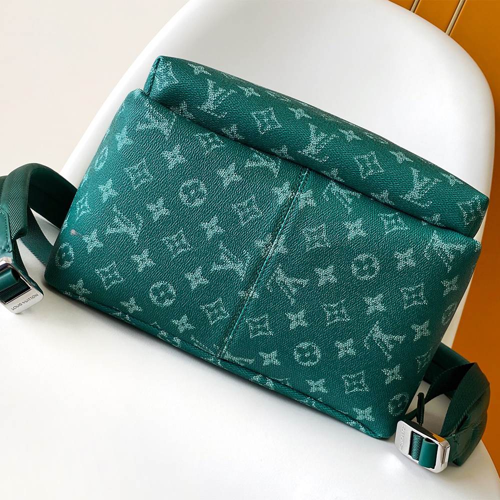 Louis Vuitton Discovery PM