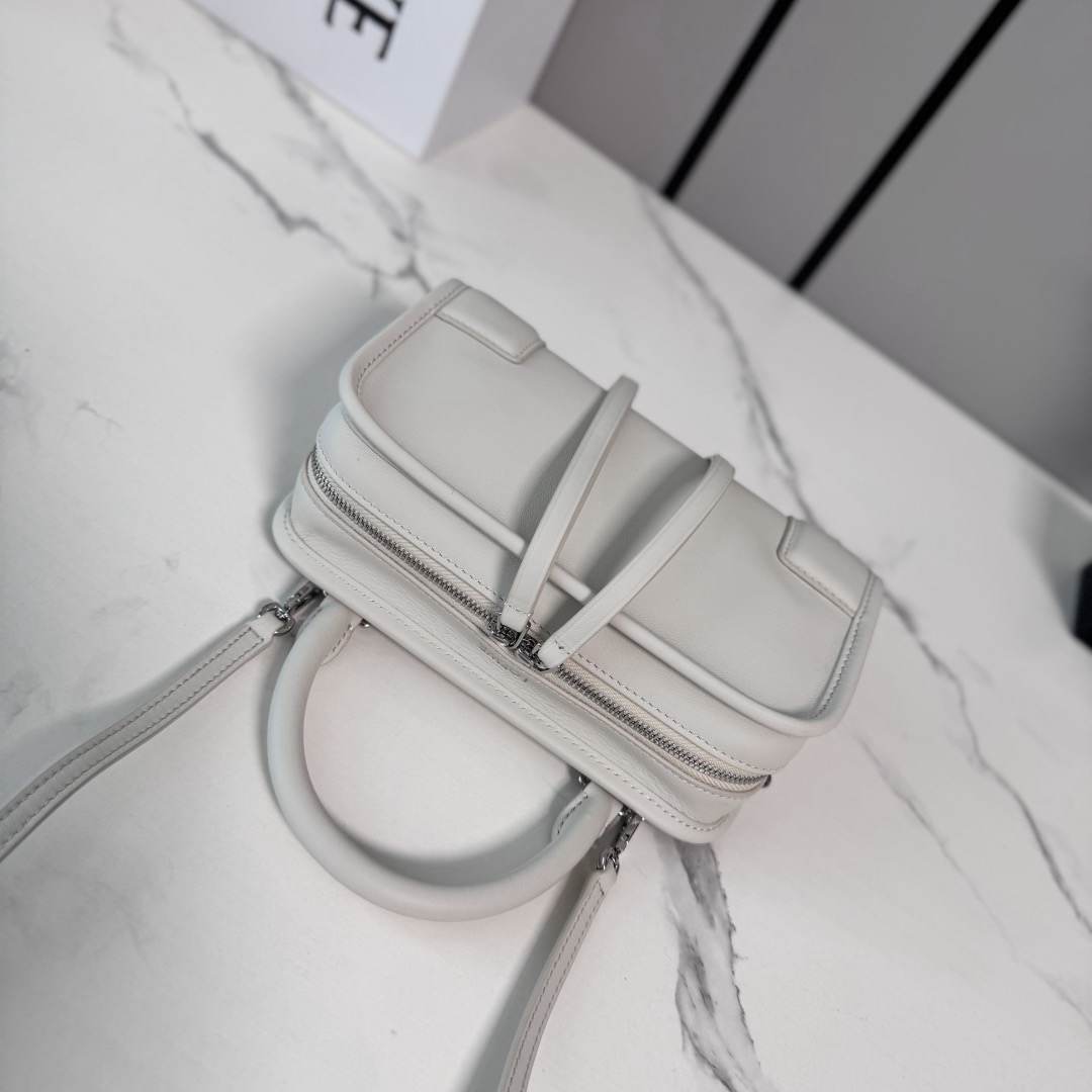 Loewe Mini Amazona 180