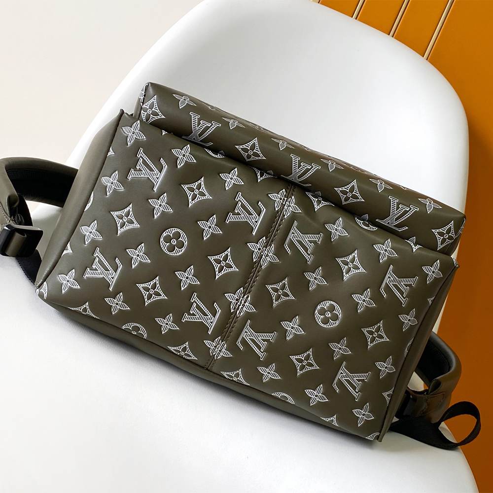 Louis Vuitton Discovery PM