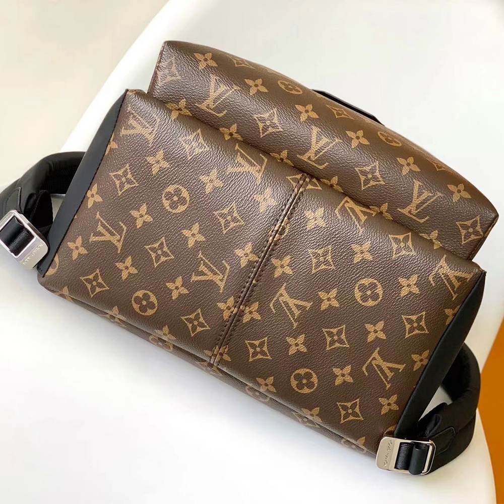 Louis Vuitton Discovery PM