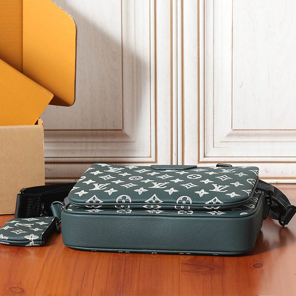 Louis Vuitton Trio Messenger
