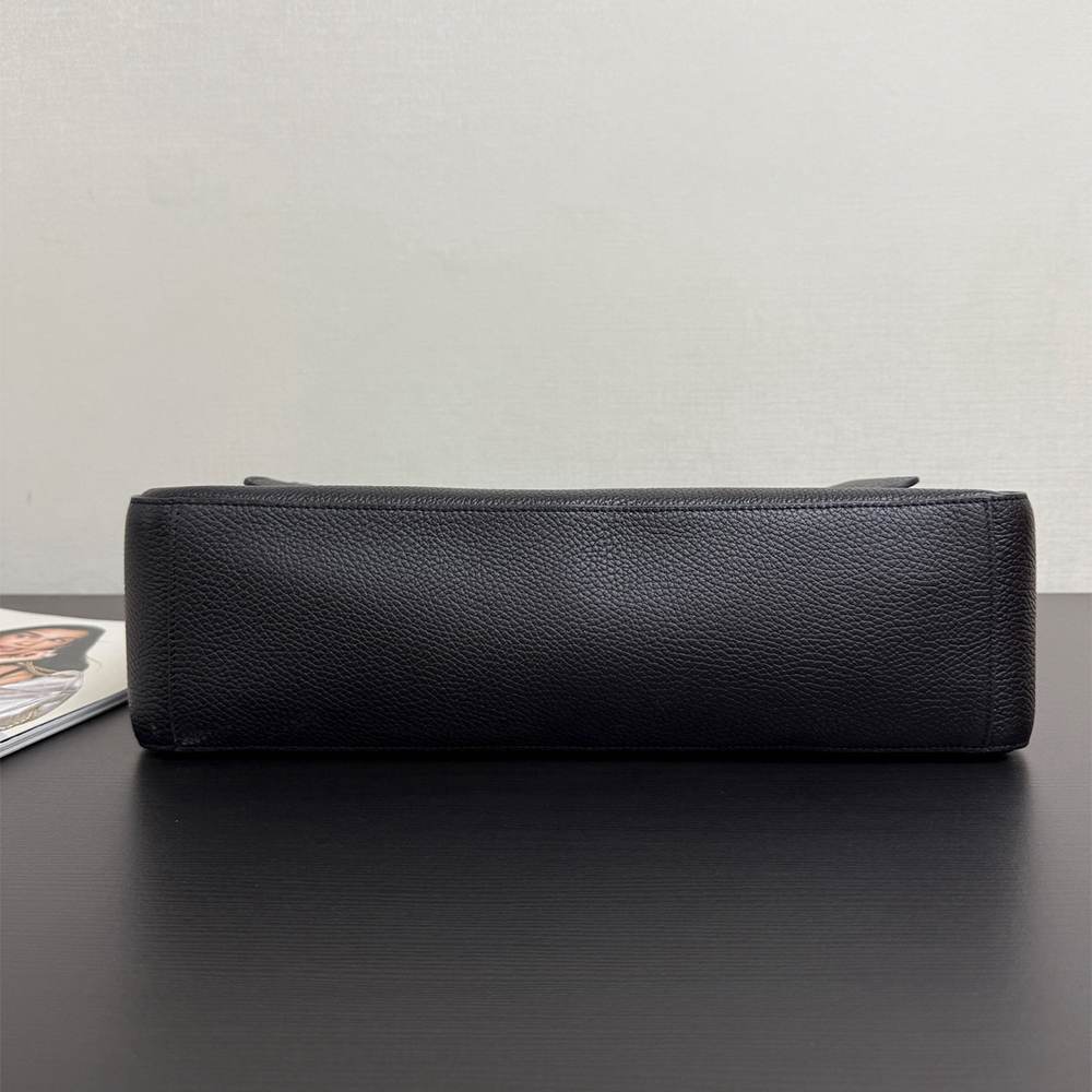 Chanel Maxi Flapbag