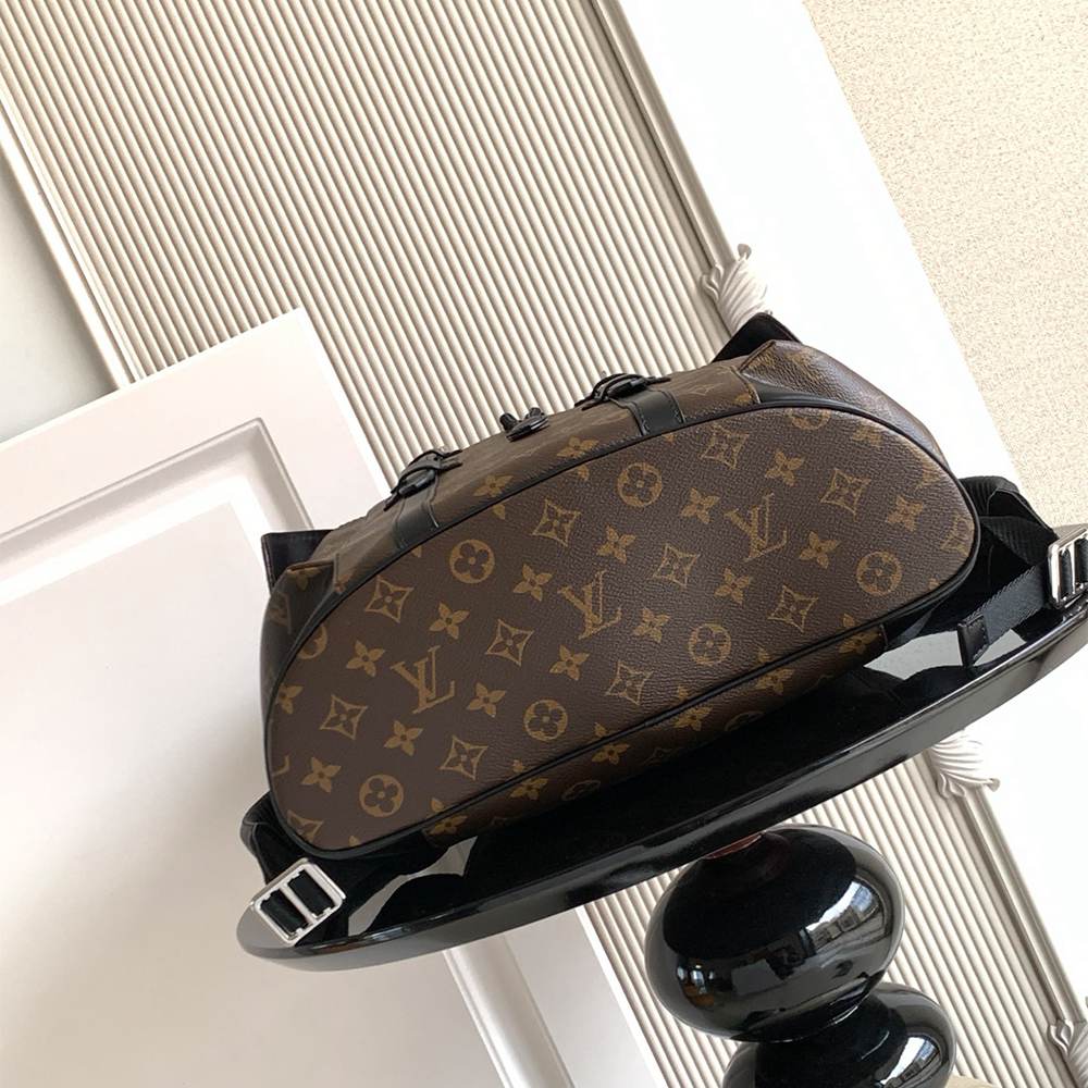 Louis Vuitton Christopher MM