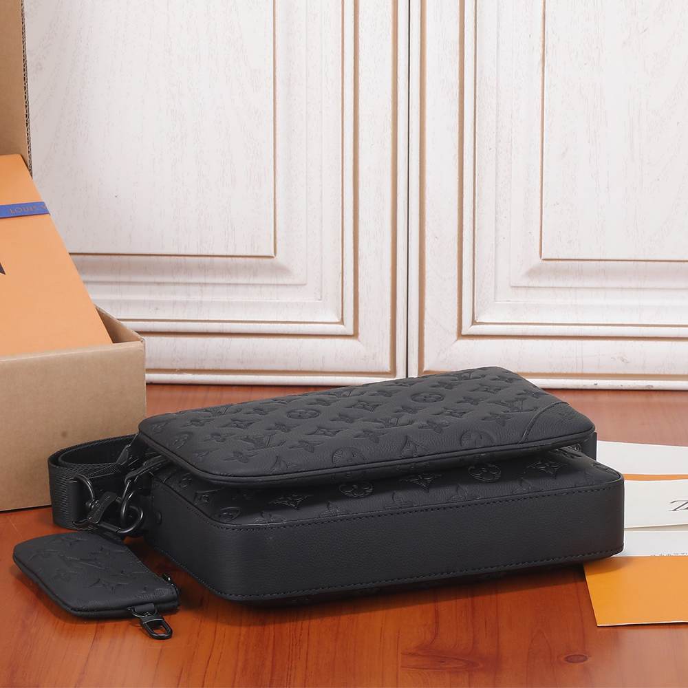 Louis Vuitton Trio Messenger