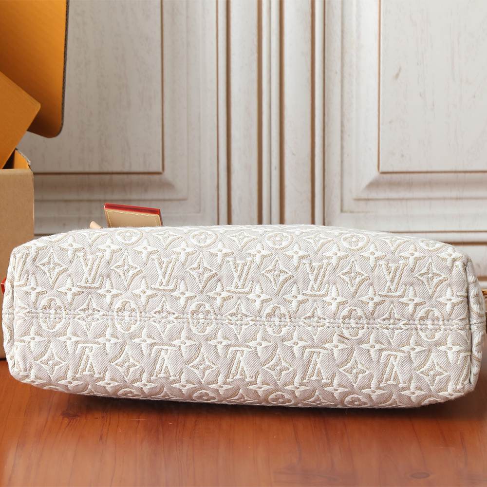 Louis Vuitton Carryall East-West