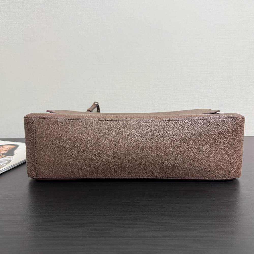 Chanel Maxi Flapbag