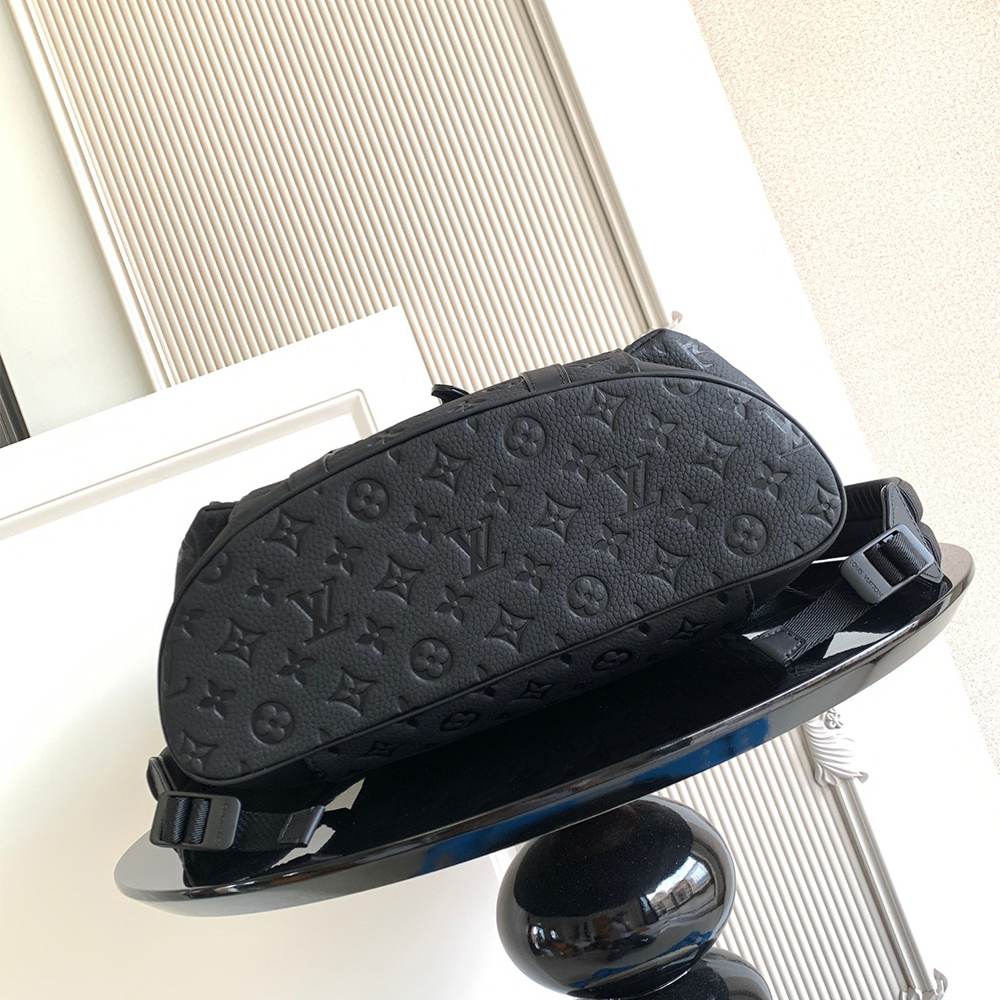 Louis Vuitton Christopher MM