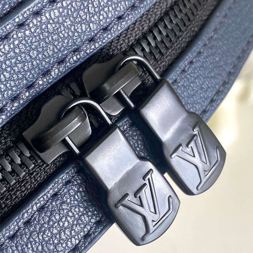 Louis Vuitton Discovery PM