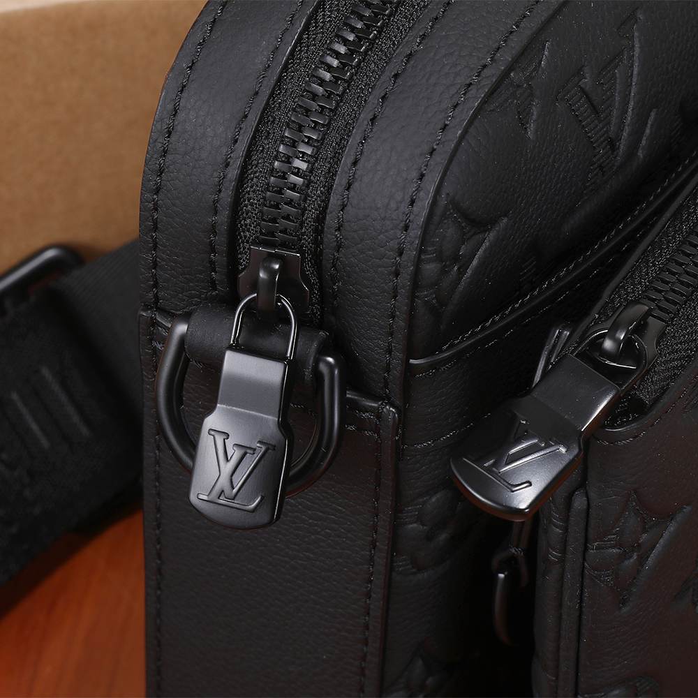 Louis Vuitton Trio Messenger