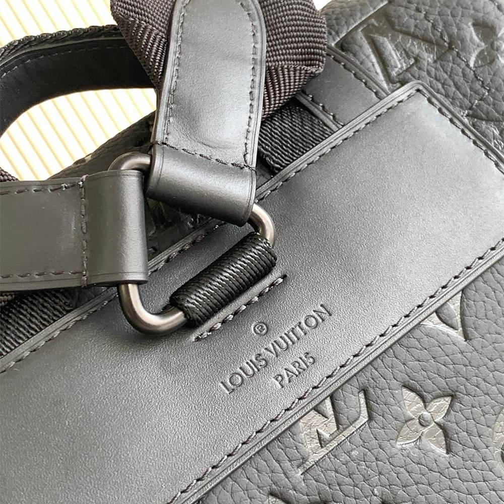 Louis Vuitton Christopher MM