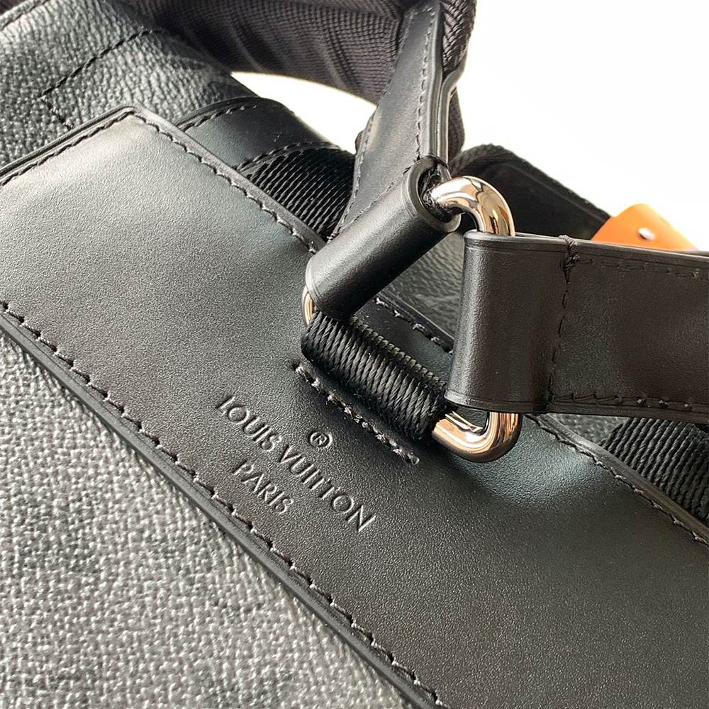 Louis Vuitton Christopher MM
