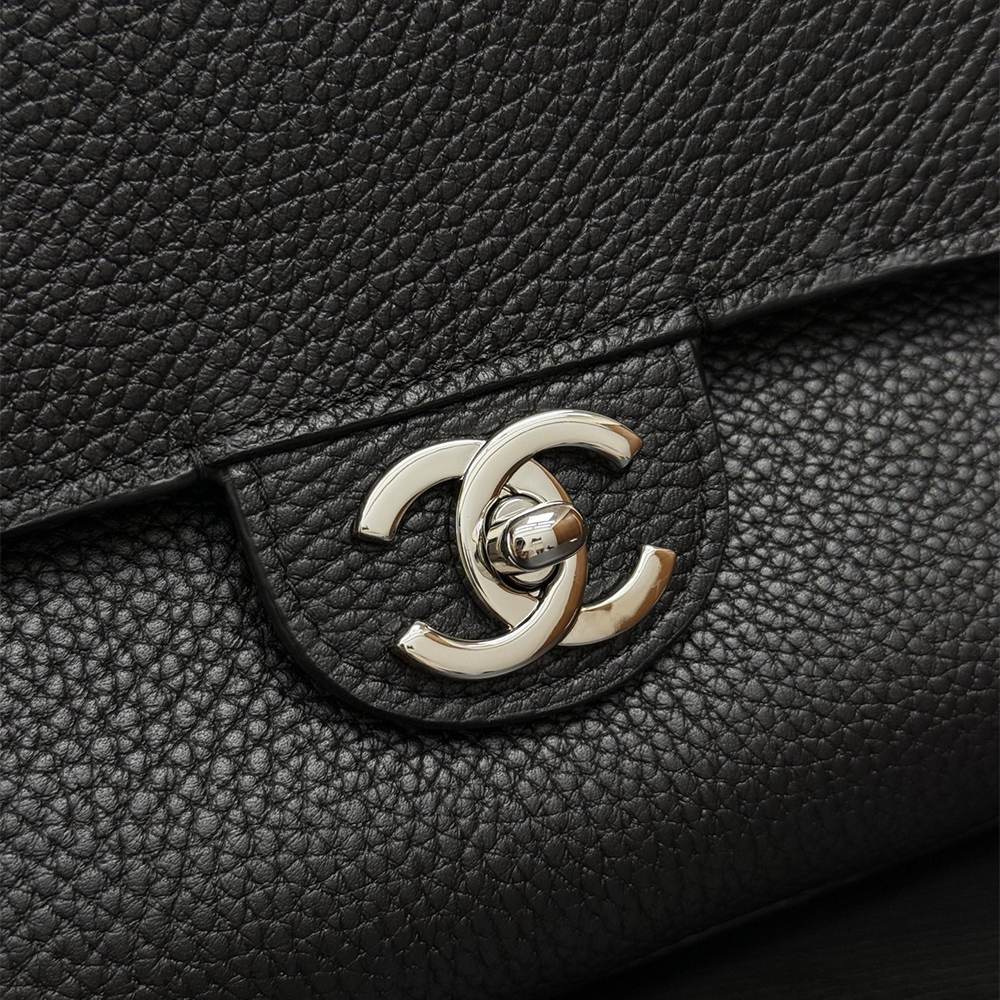 Chanel Maxi Flapbag Small