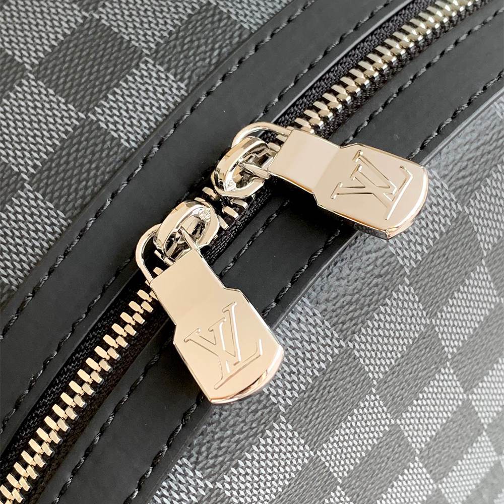 Louis Vuitton Discovery PM