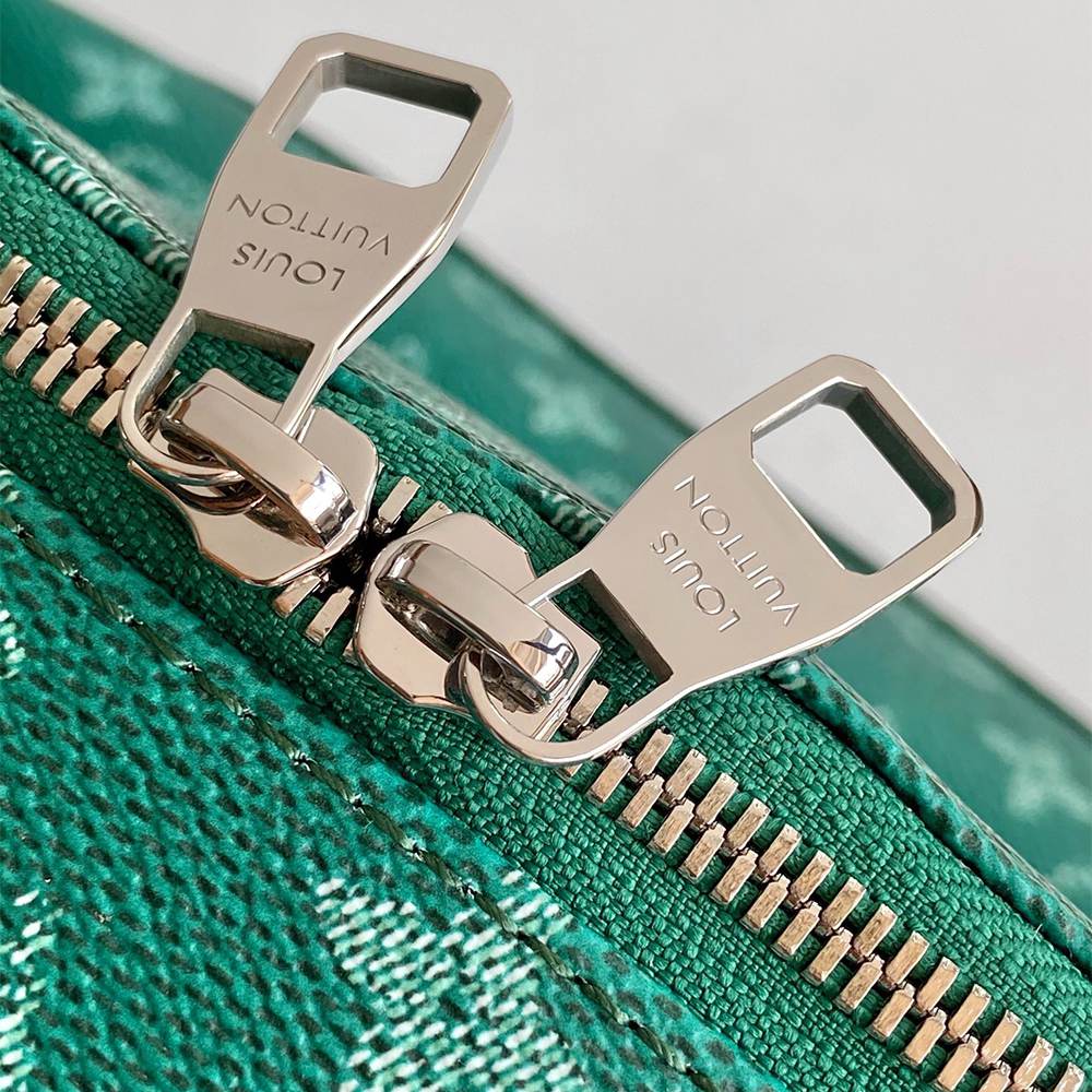 Louis Vuitton Discovery PM