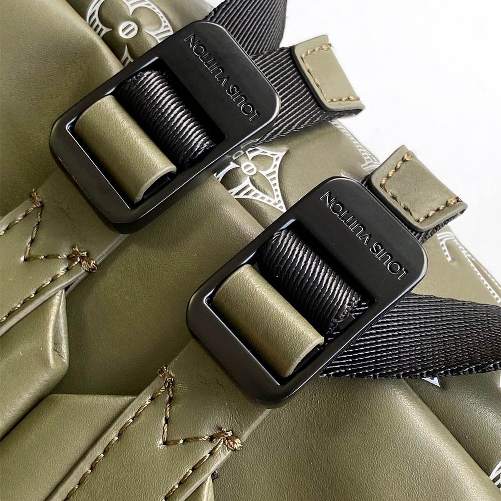 Louis Vuitton Discovery PM