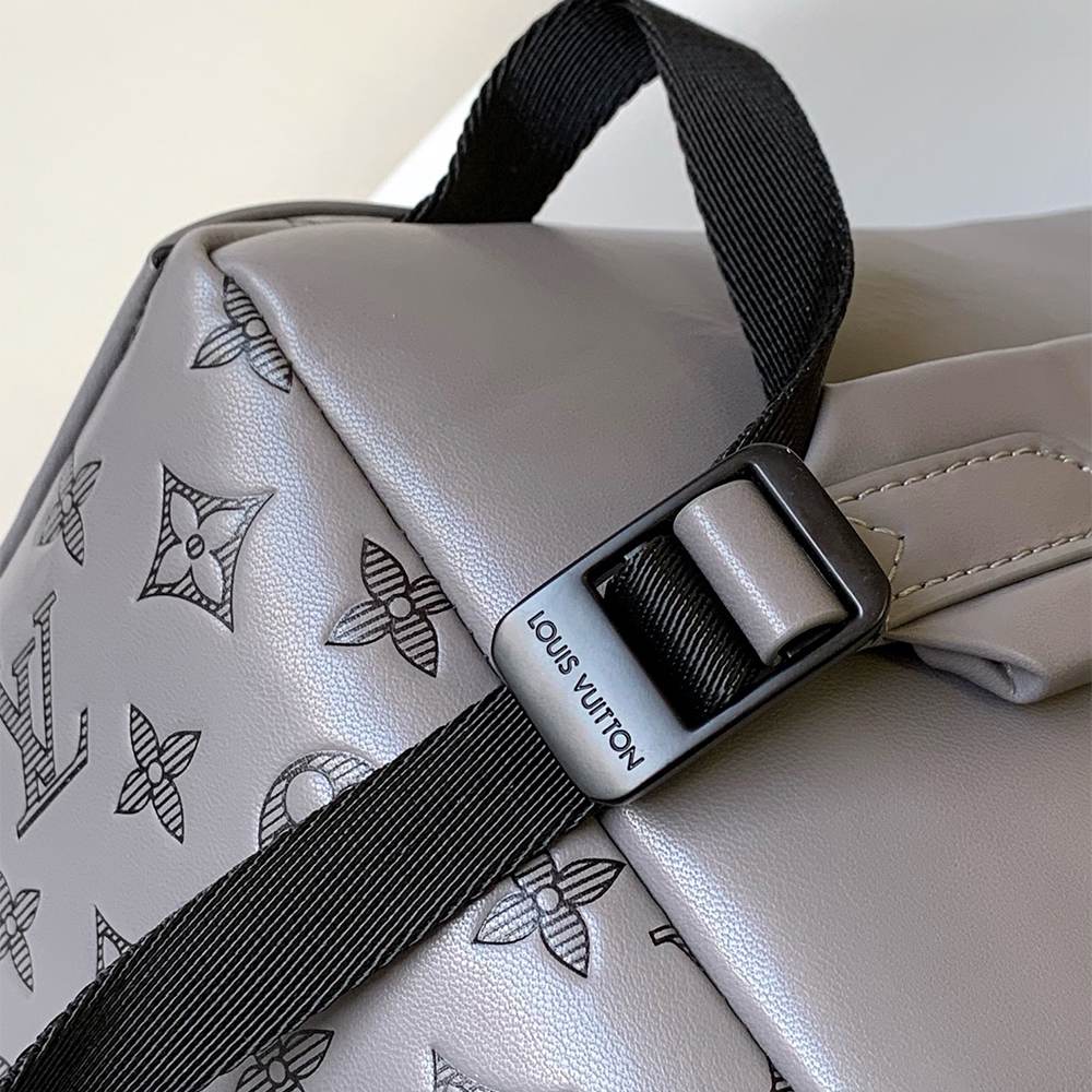 Louis Vuitton Discovery PM