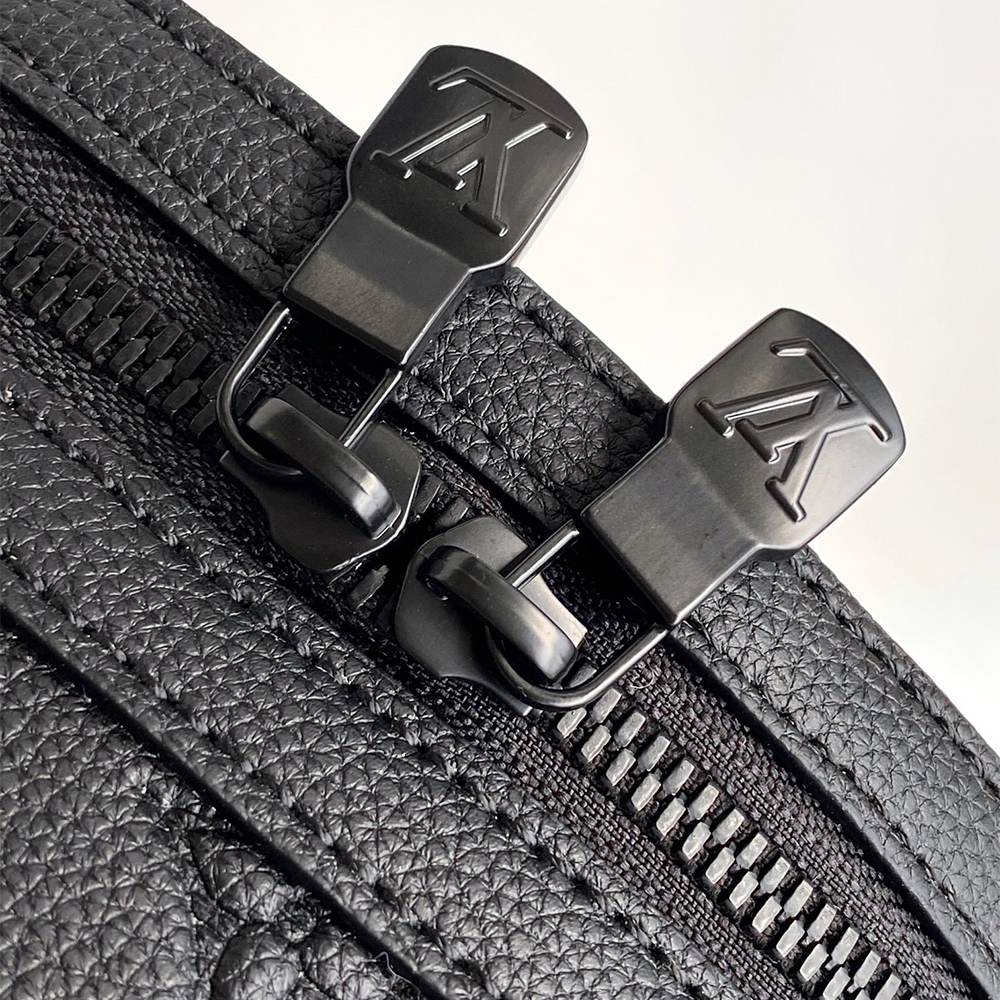 Louis Vuitton Discovery PM