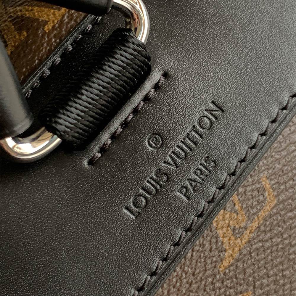 Louis Vuitton Christopher MM