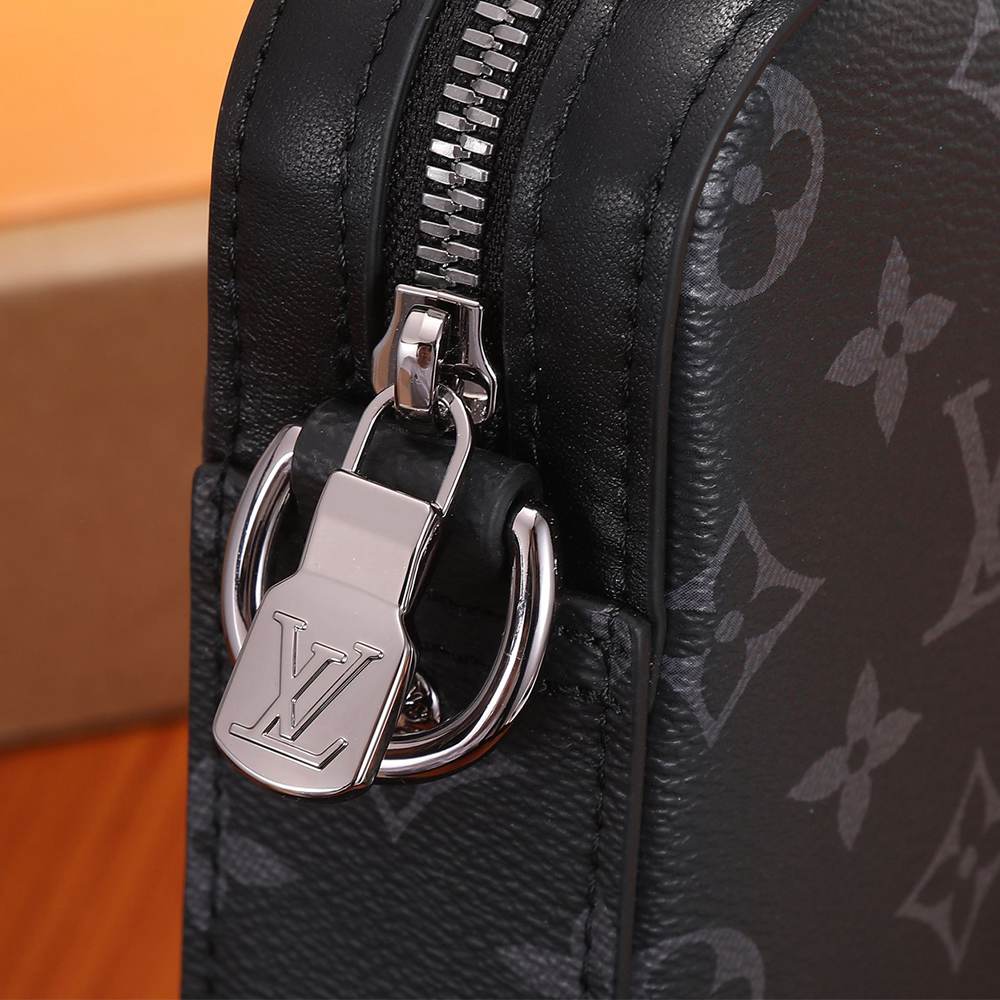Louis Vuitton Trio Messenger