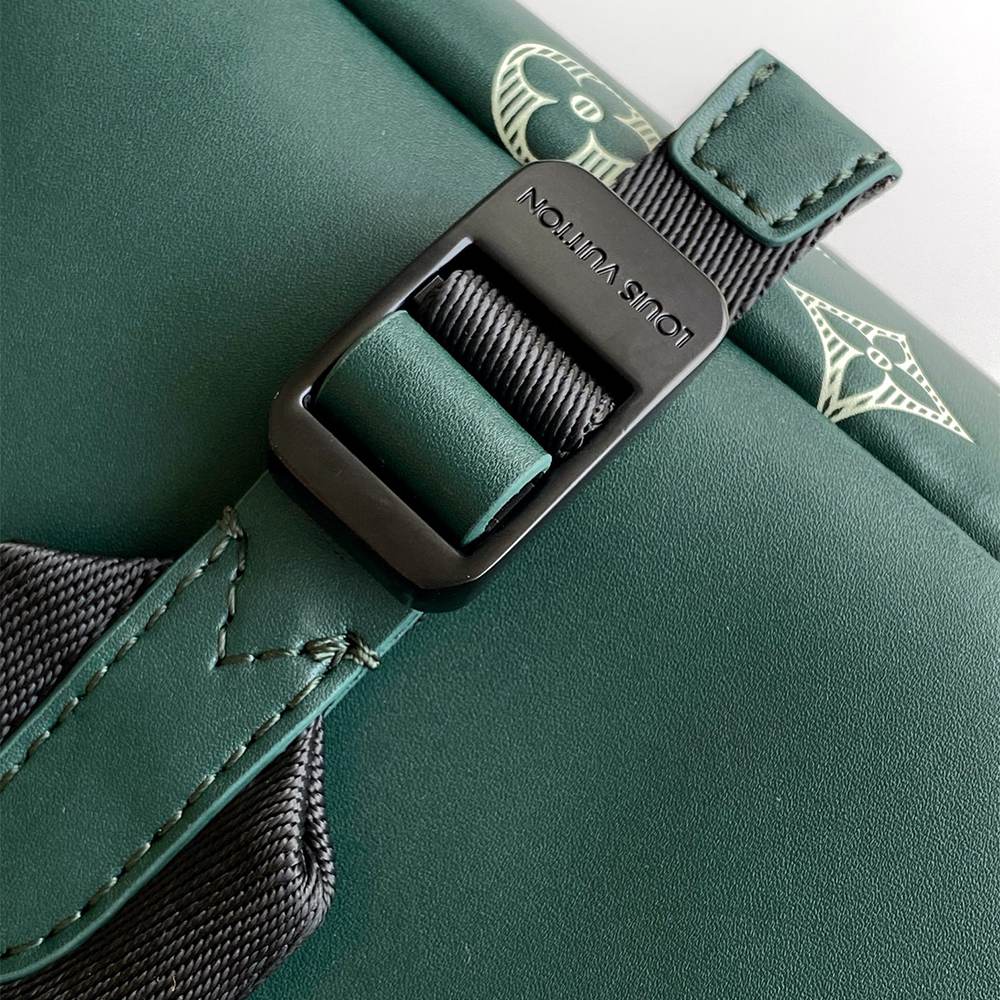 Louis Vuitton Discovery PM