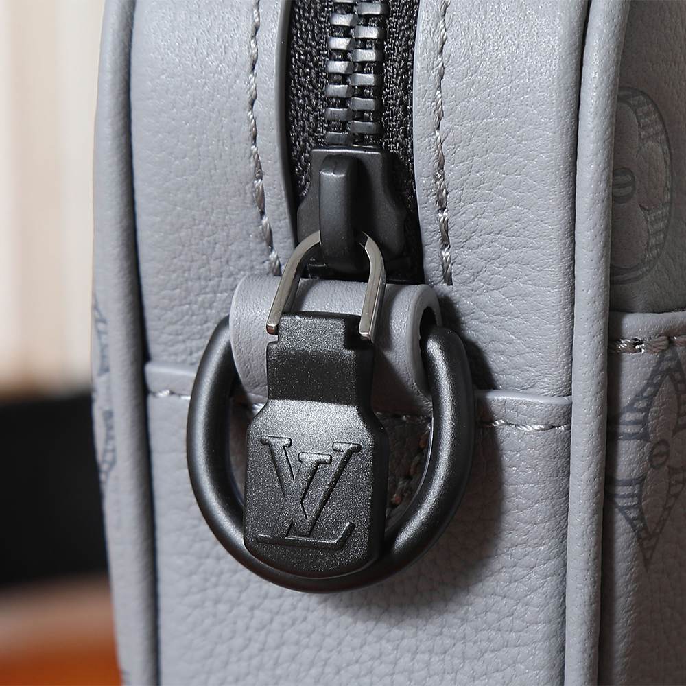 Louis Vuitton Trio Messenger